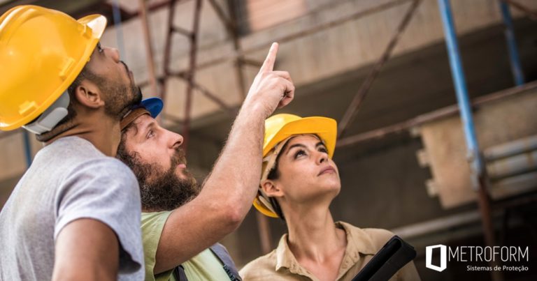 5 exemplos de equipamentos de proteção coletiva em uma construção