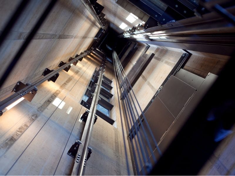 altura poço elevador qual é