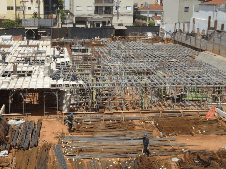 como calcular a quantidade de escoramento metálico