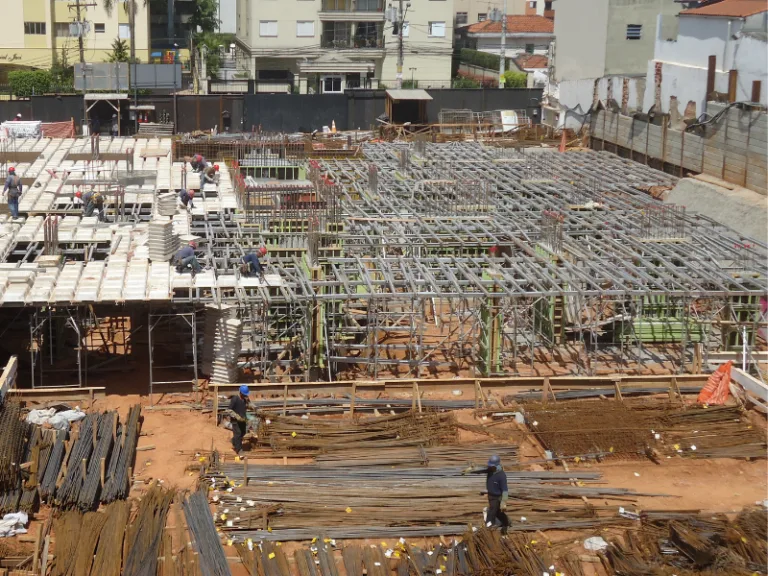 como calcular a quantidade de escoramento metálico