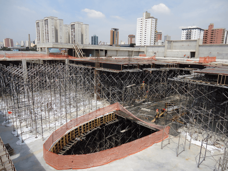 como calcular a quantidade de escoramento metálico para obras