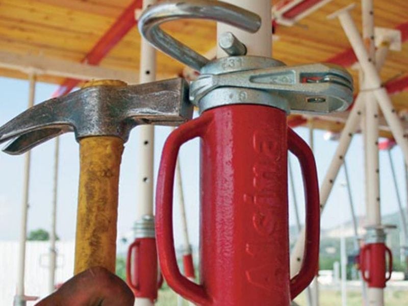 como escorar laje com escora metálica