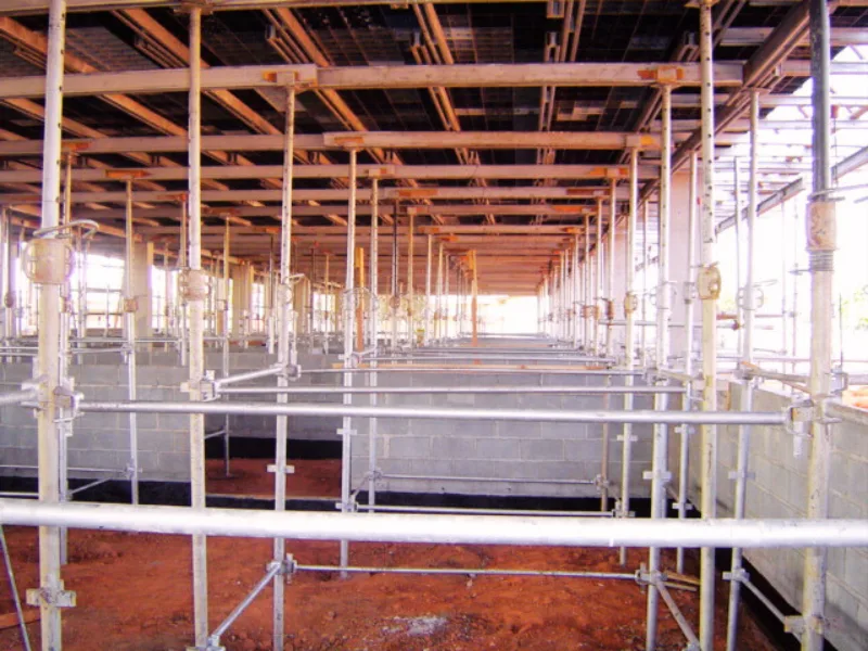 como usar escoras metálicas em obras