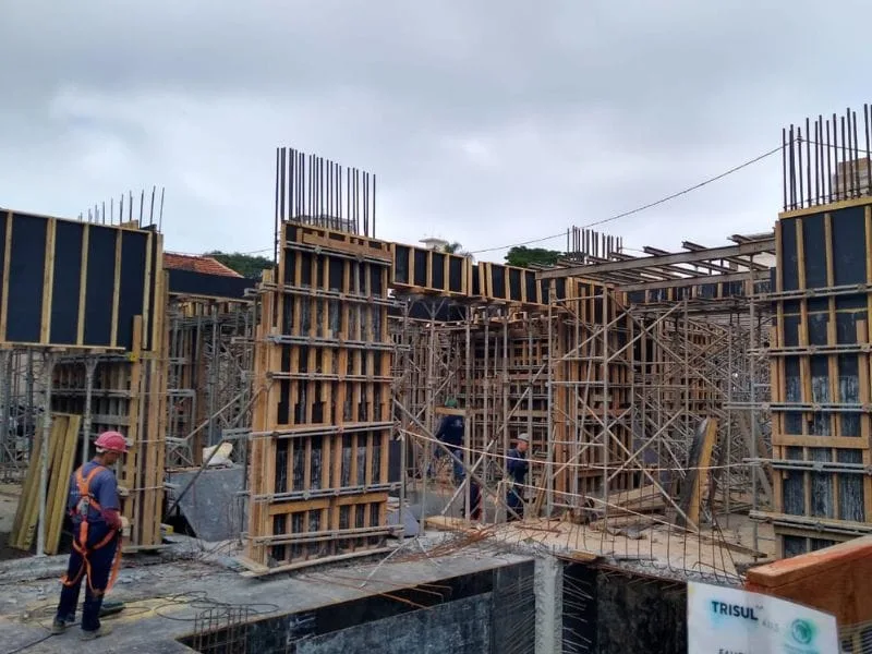 travamento de pilar metálico reforçado